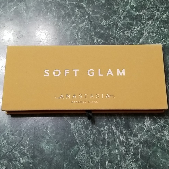 Anastasia Beverly Hills Soft Glam Palette